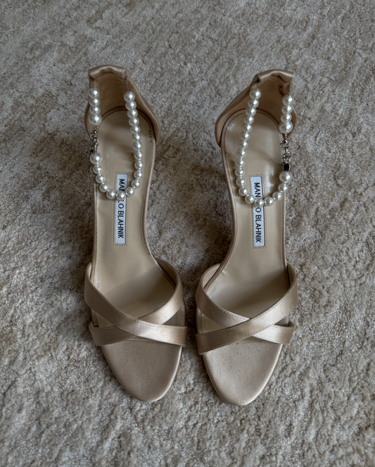 RARE UNWORN Manolo Blahnik Heels with Pearls Size 37