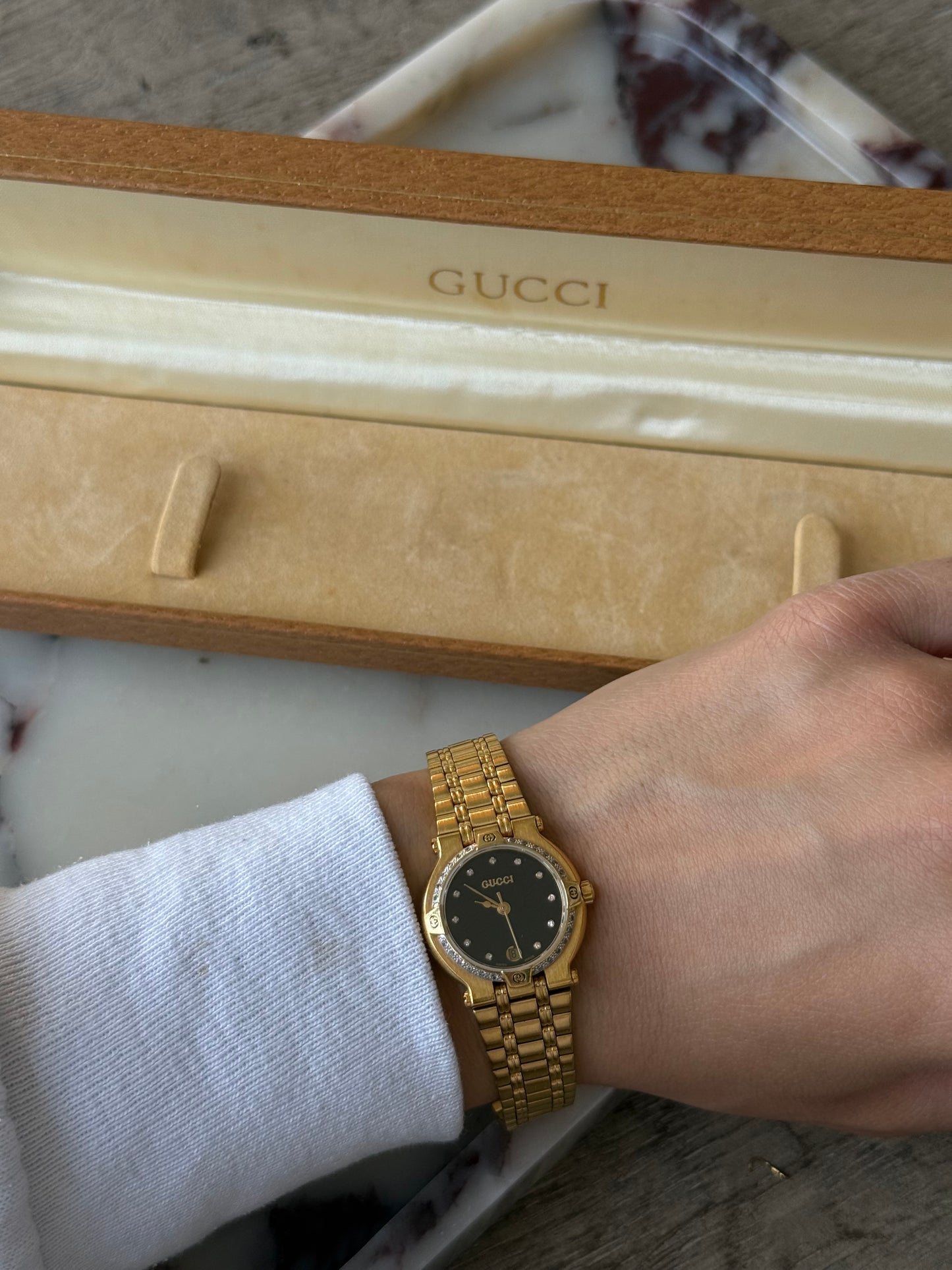 Authentic RARE Gucci 9200 18k Gold Plated & Diamond Bezel Watch