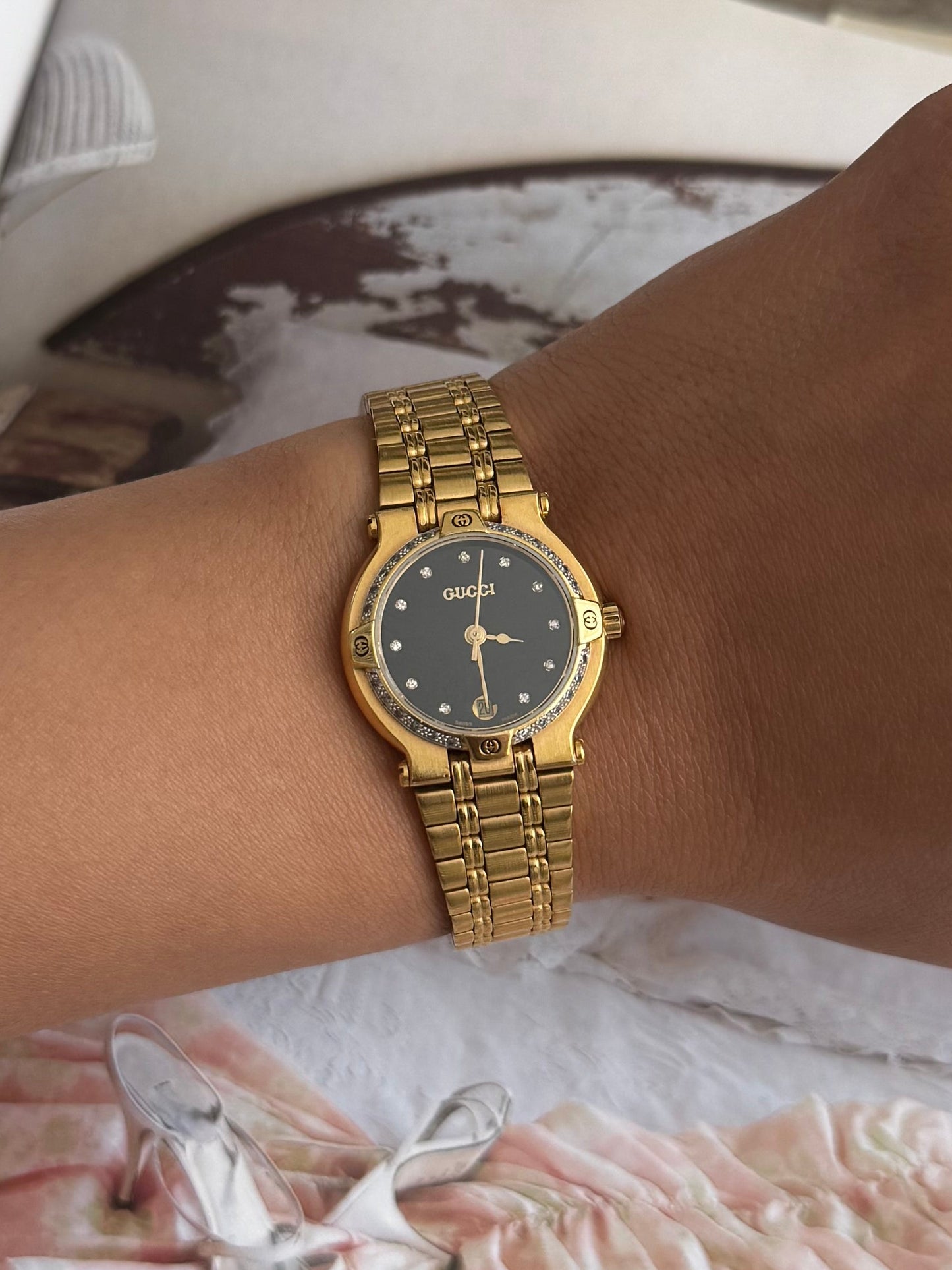 Authentic RARE Gucci 9200 18k Gold Plated & Diamond Bezel Watch