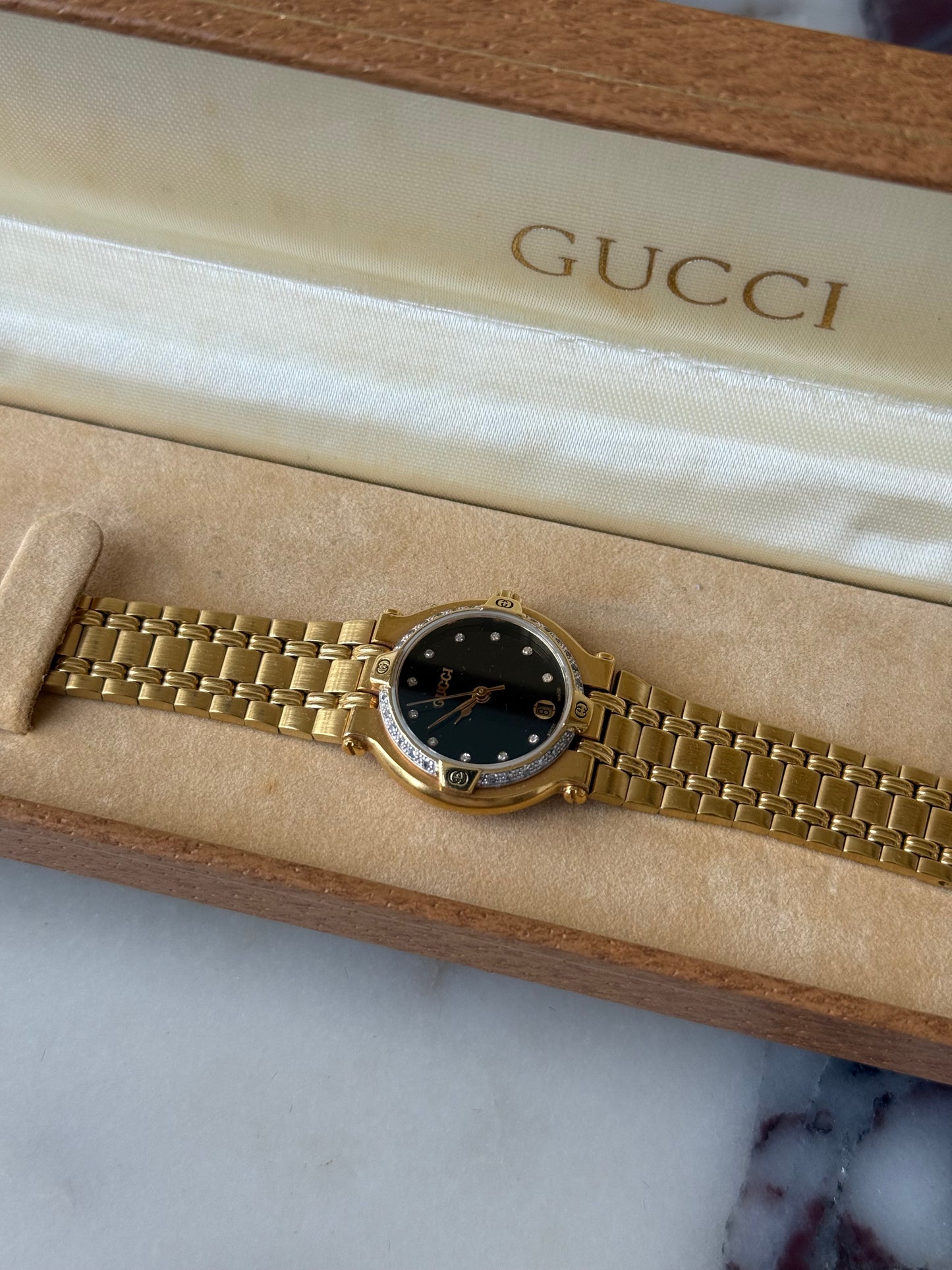 Authentic RARE Gucci 9200 18k Gold Plated & Diamond Bezel Watch
